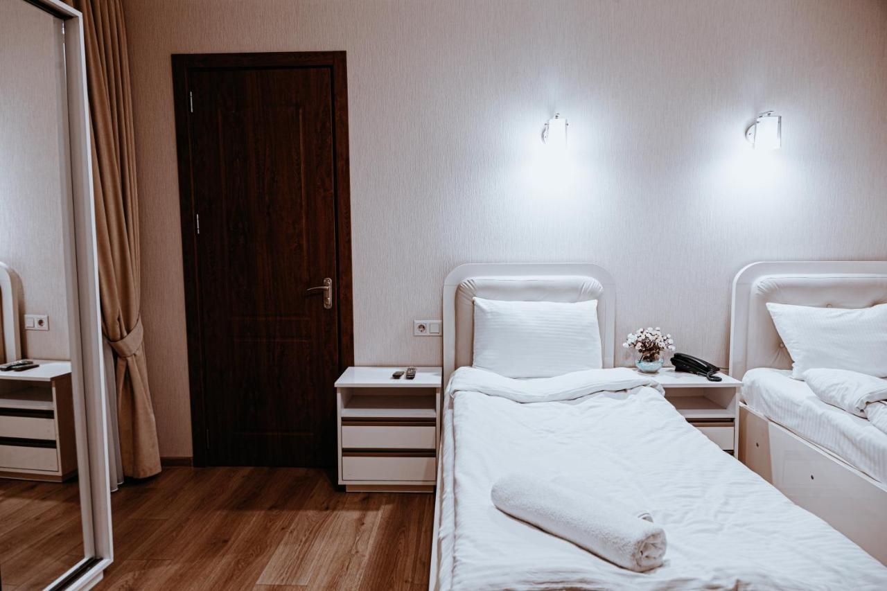 Sama Grand Hotel Тбилиси Екстериор снимка