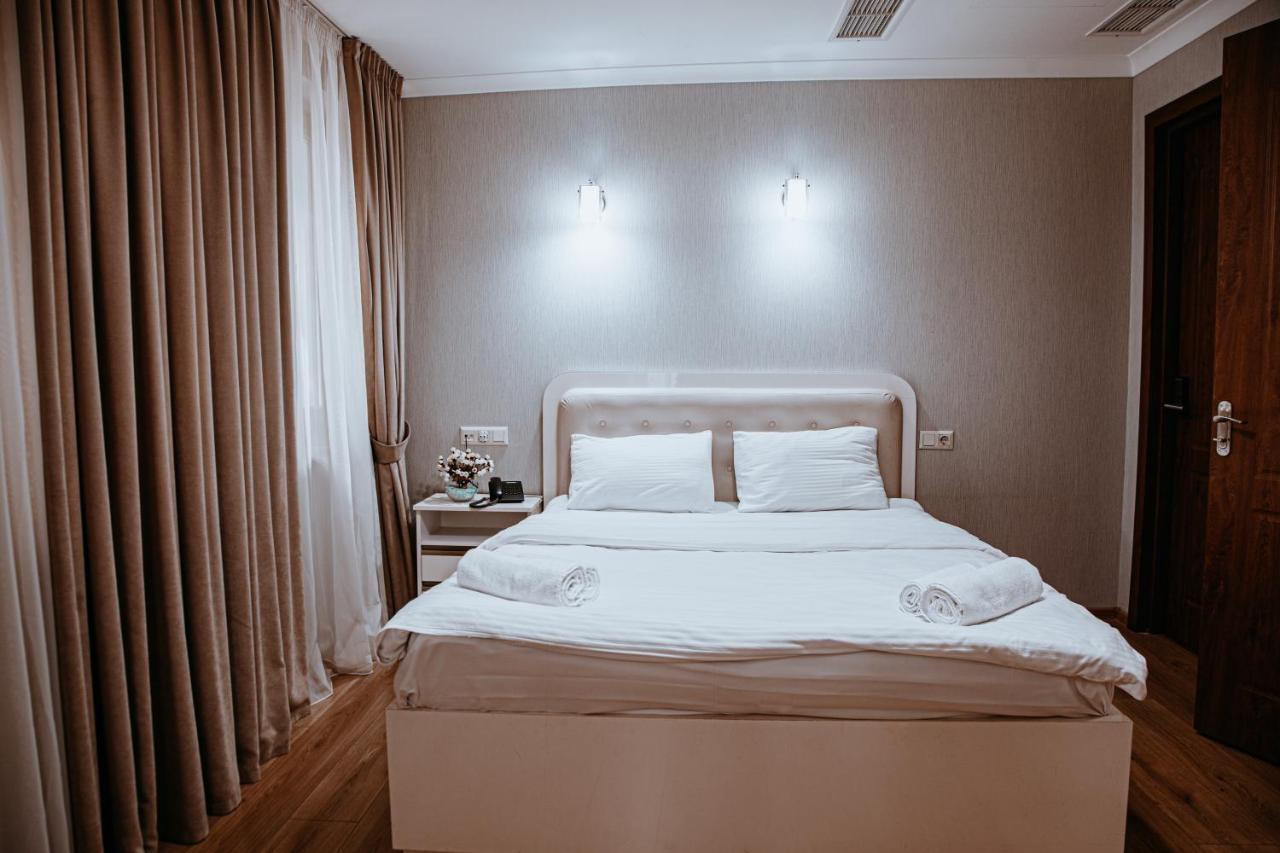 Sama Grand Hotel Тбилиси Екстериор снимка