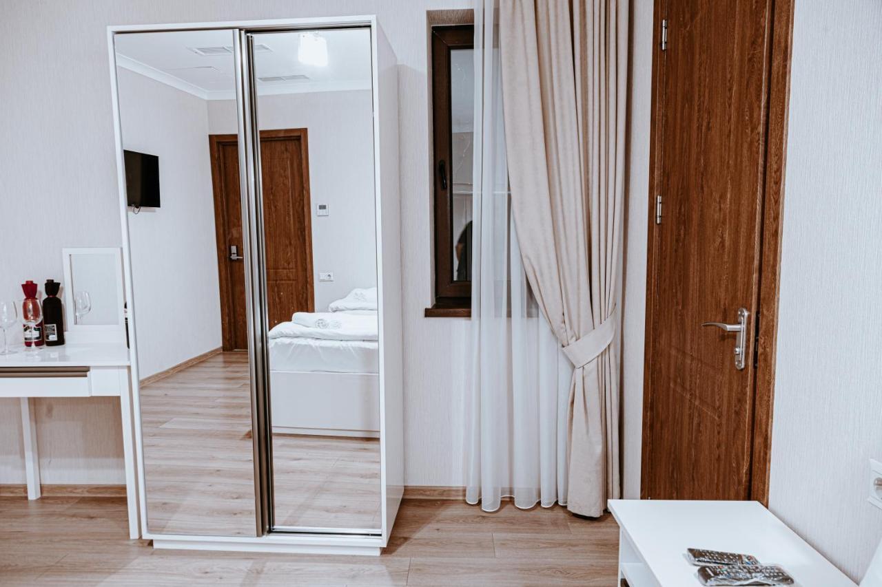 Sama Grand Hotel Тбилиси Екстериор снимка