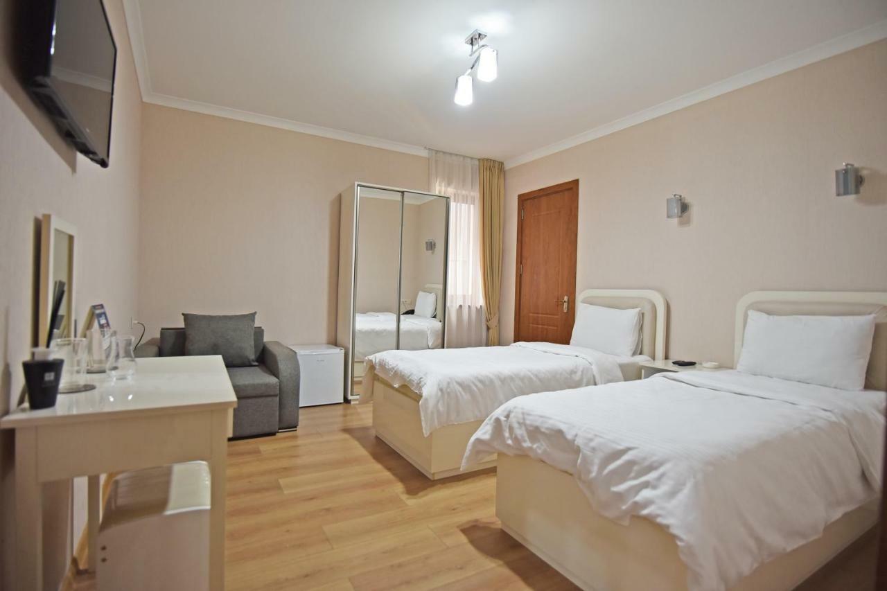 Sama Grand Hotel Тбилиси Екстериор снимка