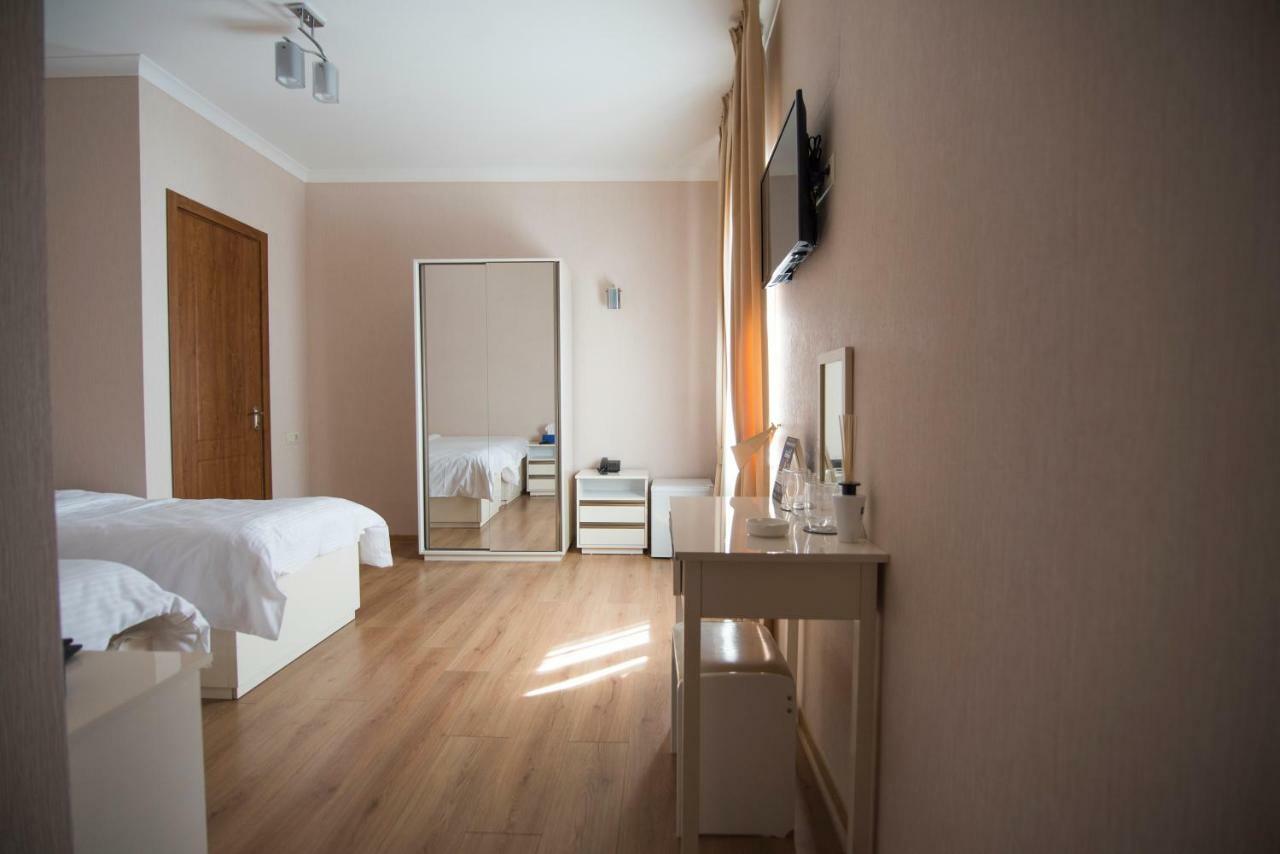 Sama Grand Hotel Тбилиси Екстериор снимка