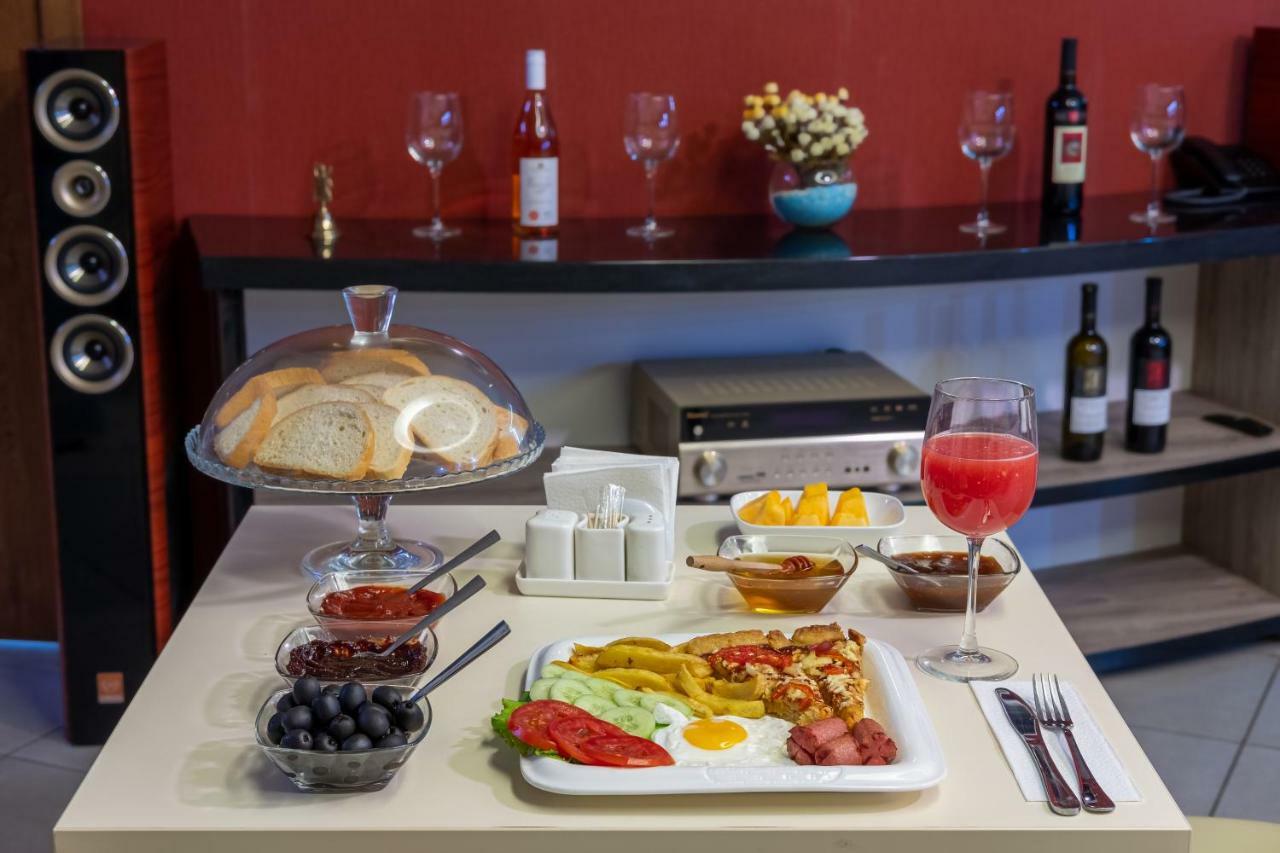Sama Grand Hotel Тбилиси Екстериор снимка