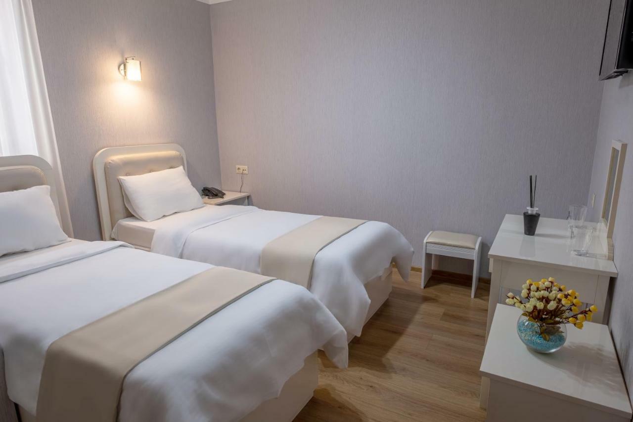 Sama Grand Hotel Тбилиси Екстериор снимка