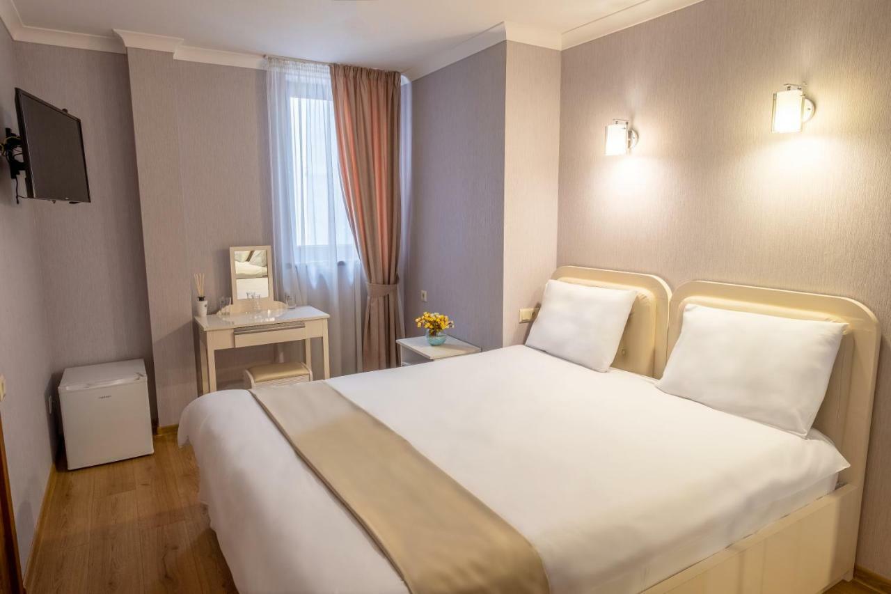 Sama Grand Hotel Тбилиси Екстериор снимка